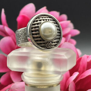 Chanel pearl button Chanel button ring Coco Chanel pearls Pearl ring Button rings Pearl button jewellery pearl button jewelry
